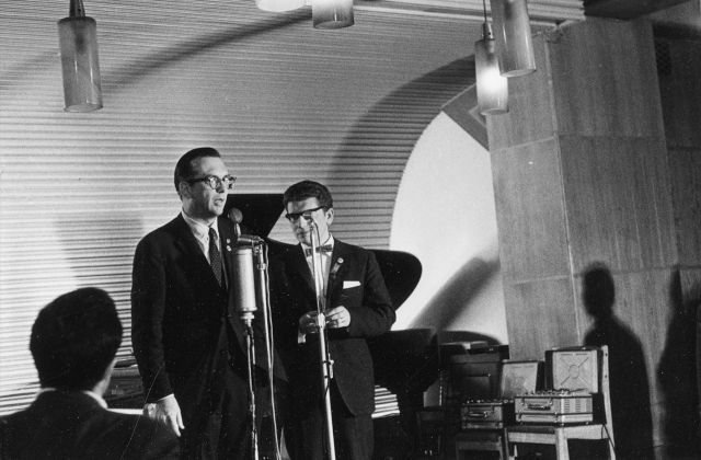 Willis Conover's closing speech in the Kevad restaurant. Willis Conover (left) and Vladimir Gurfinkel. Estonian History Museum