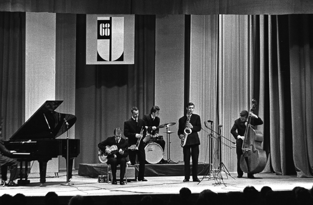 Litauras Bielionis' sextet: Saulius Šemiota (tp), Rimantas Brazaitis (fl, ts), Litauras Bielionis (p), Kęstutis Ignatavičius (g), Gracijus Griškonis (db), Algis Bekeris (dr)