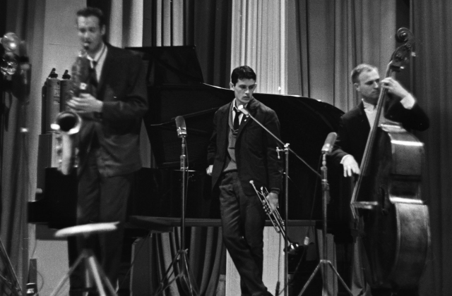 Raimonds Raubiška's and Gunars Rosenbergs' quartet:  Raumonds Raubiška (ts), Gunars Rosenbergs (tp), Aivars Zitars (db), Zigurd Rezevskis (dr)