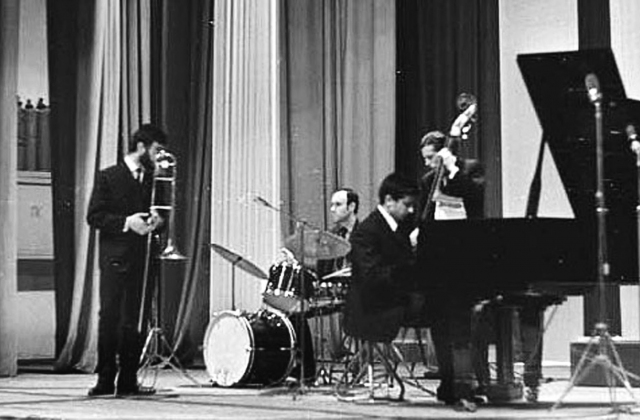 Viacheslav Ganelin and Aleksandr Gilman's quartet: Viacheslav Ganelin (p), Aleksandr Gilman (tb), Juozas Rumelaitis (db), Aleksandr Melnik (dr)