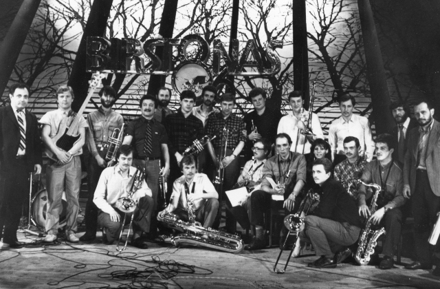 Orkestras Birštono džiazo festivalyje, 1986. Iš kairės: kompozitorius Konstantinas Petrosianas. Alberto Švenčionio nuotrauka