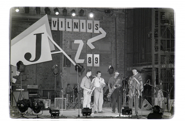 Itchy Fingers, 1989