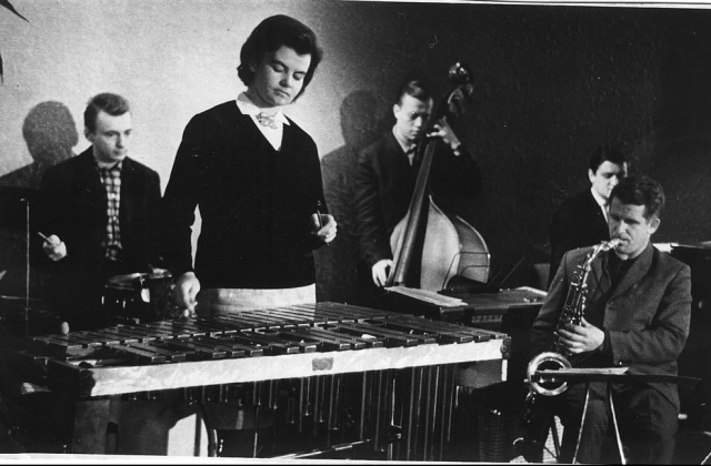 The Tulpė ensemble, 1963. Centre: Vida Tiškuvienė-Rekienė (vib). Collection of Jonas Snieška 